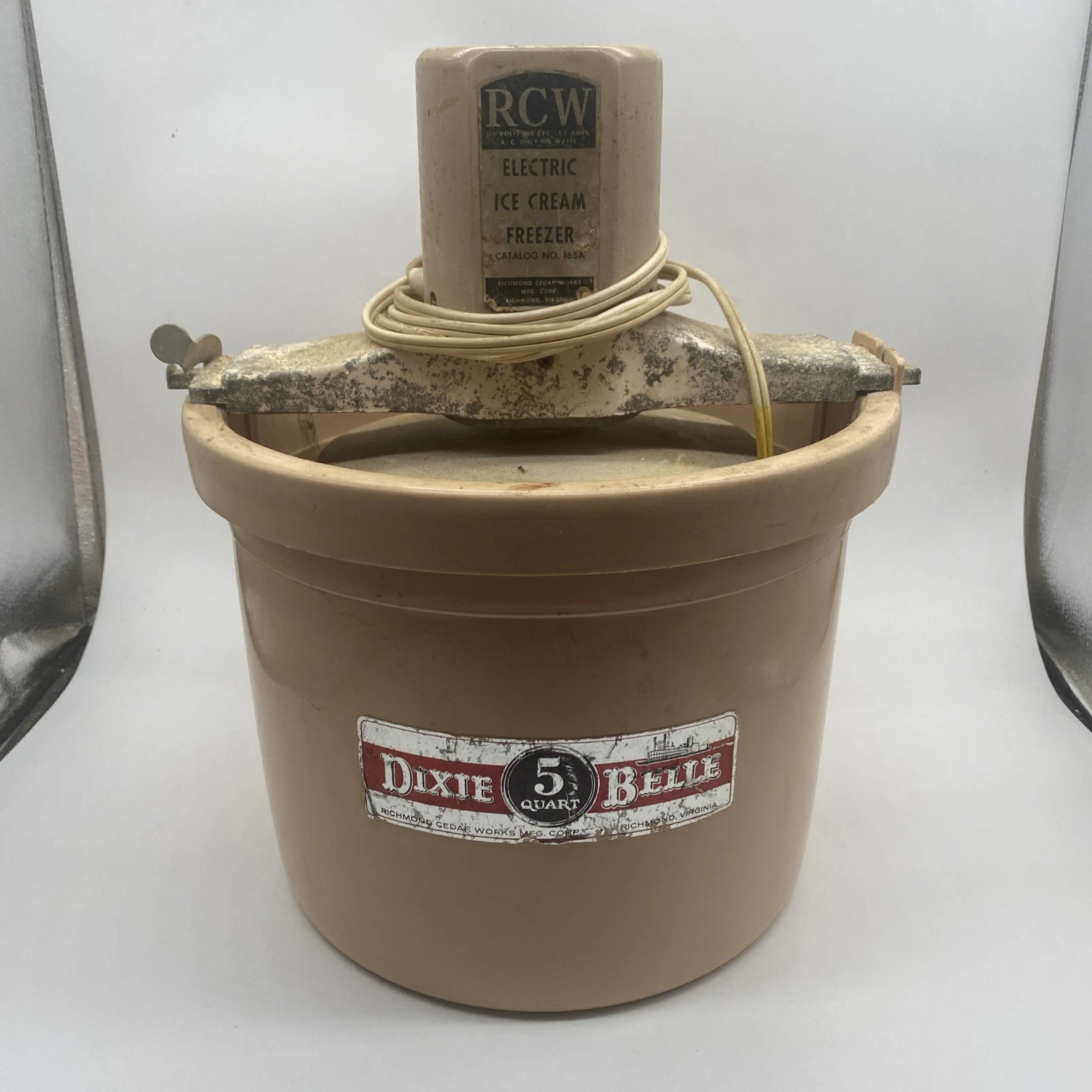 Vintage Richmond Cedar Works RCW 5 Quart Electric Ice Cream Freezer Maker #165A
Opens in a new windo
