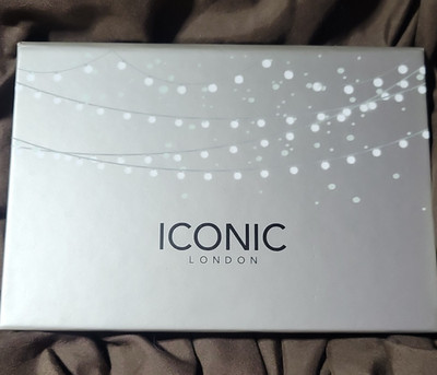 Iconic London Blaze Chaser Face Palette Pressed Powder Highlighter Gold Bronze