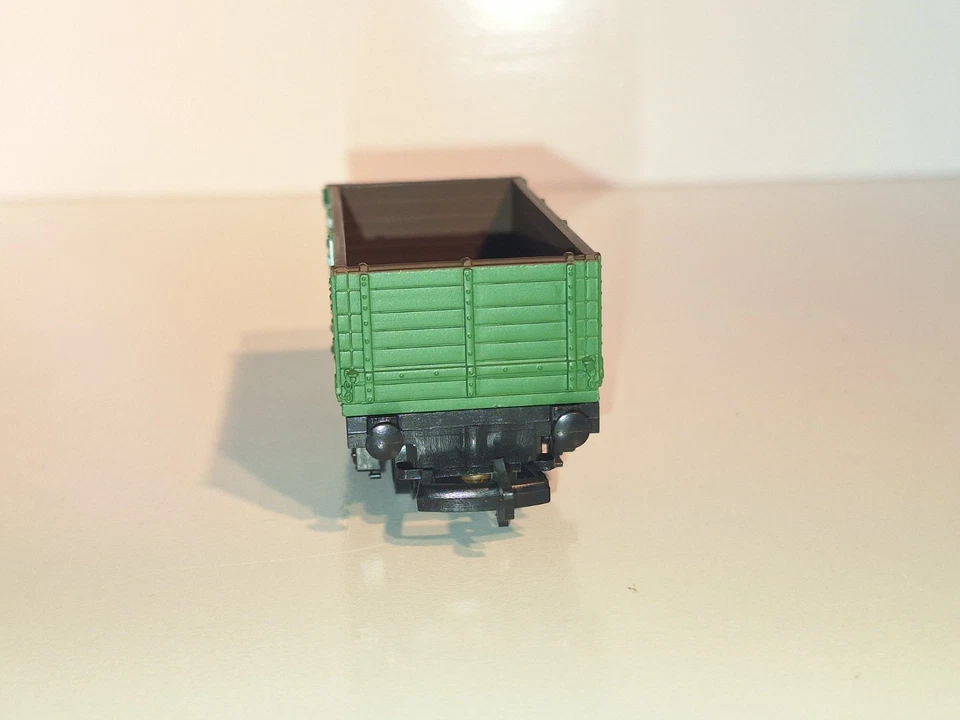 Mainline Courtaulds Ltd 7 Plank. Excellent cond. Plastic wheels. OO Scale.No Box - Image 4 of 4
