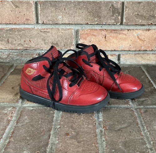 university blue jordan 1 dunk