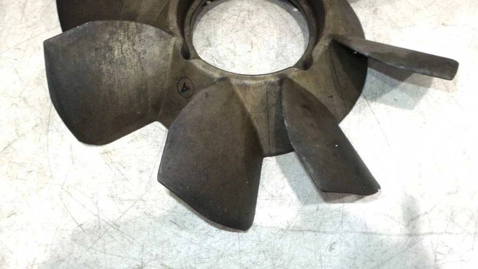 Hoja de ventilador 72-80 Mercedes Benz R107 450SL 4,5 L OEM 1162051306 Foto 3 de 4