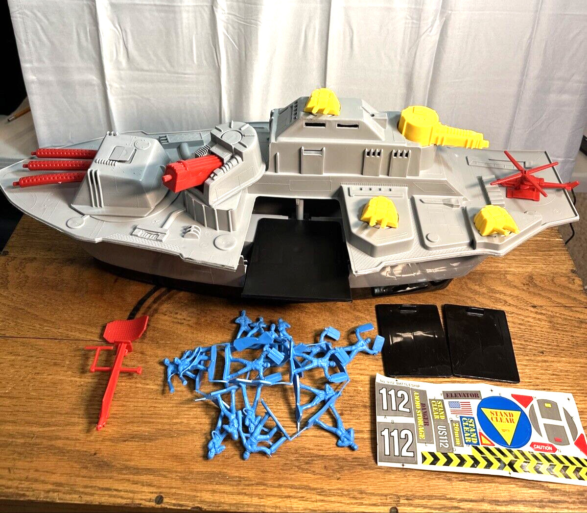 American Plastic Toys Inc 18 Piece Battleship Set 91120 w/Figures & Box Vintage