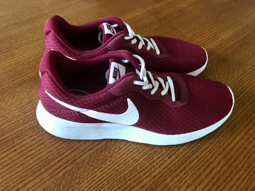 Size 10- Nike Tanjun Burgundy White 