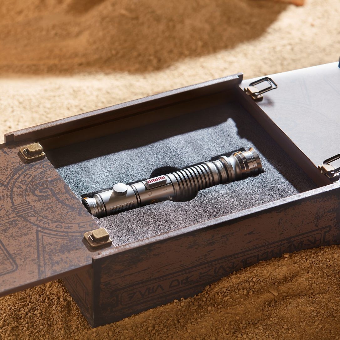 Disney Star Wars Jedi Ki-Adi-Mundi LIGHTSABER Hilt Set – Galaxy's