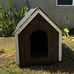 Handmade Raised Outdoor Wooden Dog House Kennel Shelter Brown w/ Black Roof
