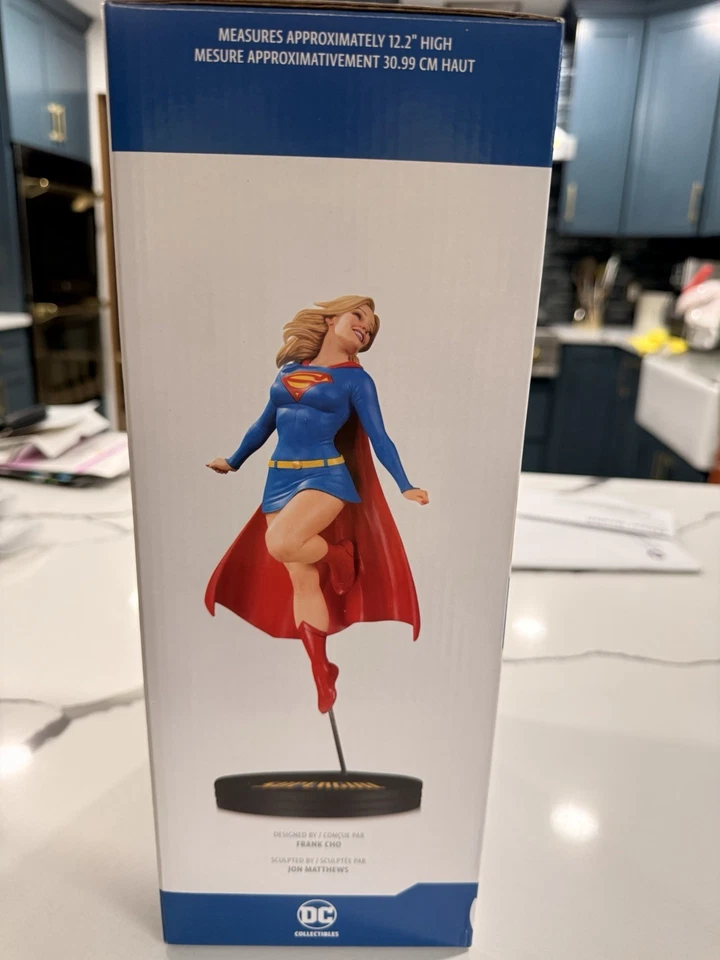 Figura de acción Frank Cho DC Collectibles Supergirl Foto 3 de 4
