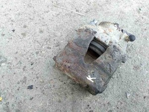 VW BORA Variant 1J6 Bremssattel vorne links 1.90 Diesel 2001 32525936