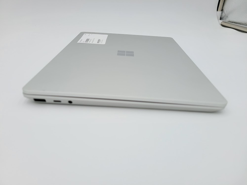 Microsoft Surface Laptop (Model 2013) 256GB + 8GB RAM, Intel Core