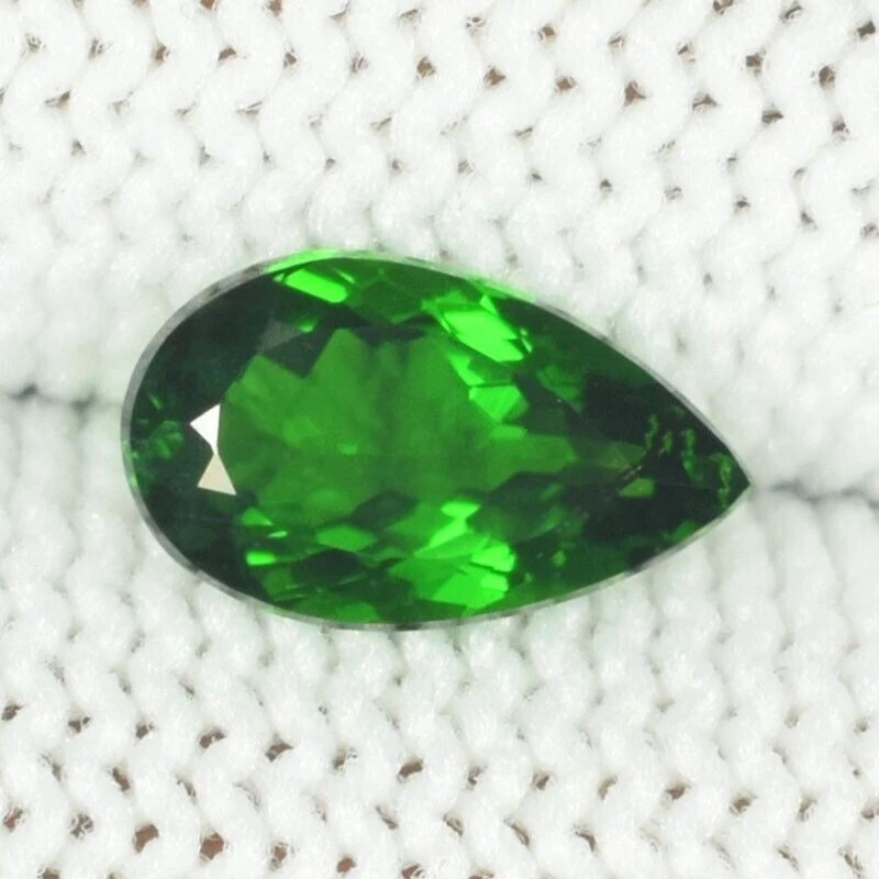 DIOPSIDO CROMADO VERDE NATURAL VERDE VIVO GRADO FINO 1,21 ct Pera Ver Vdo Foto 3 de 3