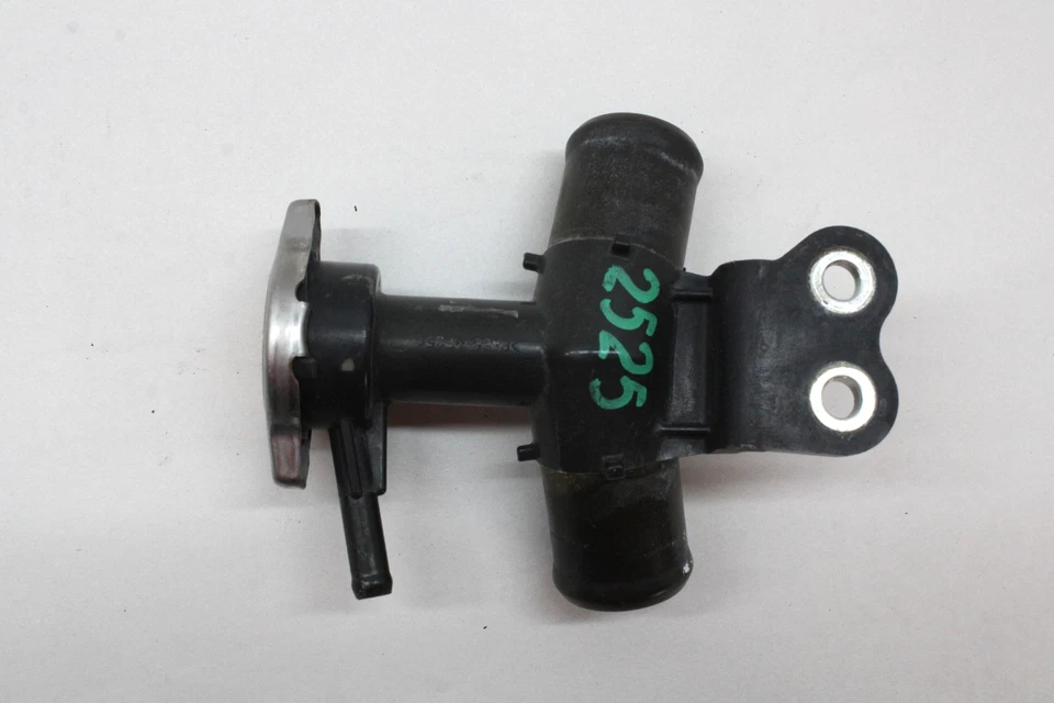 Toyota Prius C 2014 motor refrigerante cuello de llenado fabricante de equipos originales 12 13 14 15 16 17 18 19 Foto 2 de 4