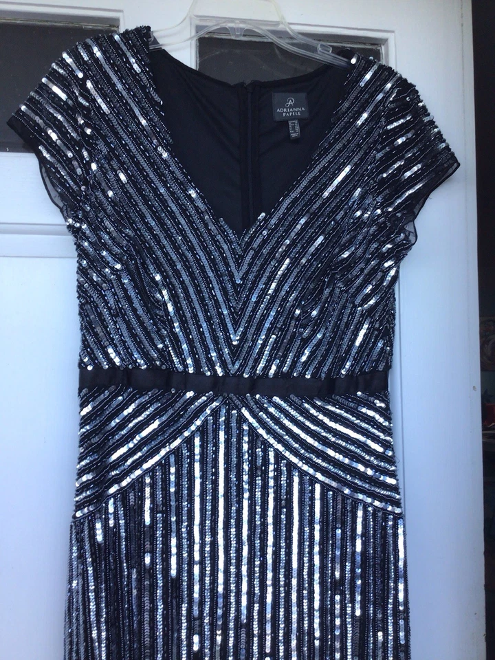 Adrianna Papell Black Beaded & Sequin Cap Sleeve Gown Size 10. AP092868950. - Image 4 of 4