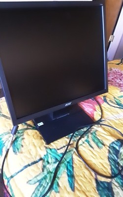 Acer 2024 LCD Hardly Used Bk Screen Monitor Free Shipping w/Cord 16 by 13