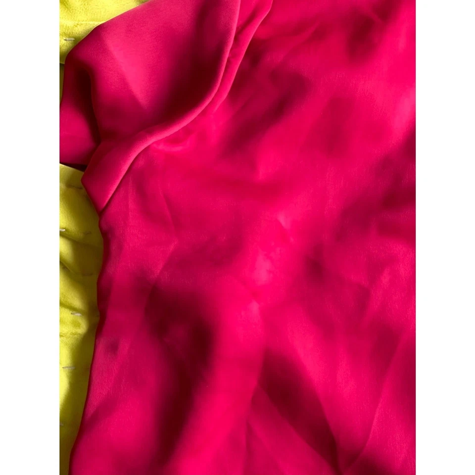 Blusa Kenneth Cole Reaction Fuscia Manga Corta Satén Talla Grande Usada en Excelente Condición Foto 3 de 4