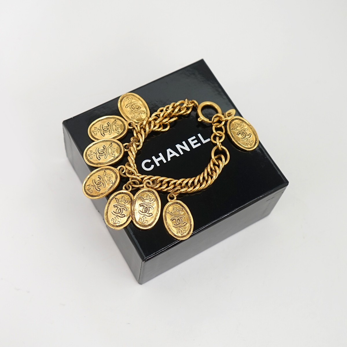 CHANEL Paris CC Logos Oval Coin Charm Bracelet 7.1