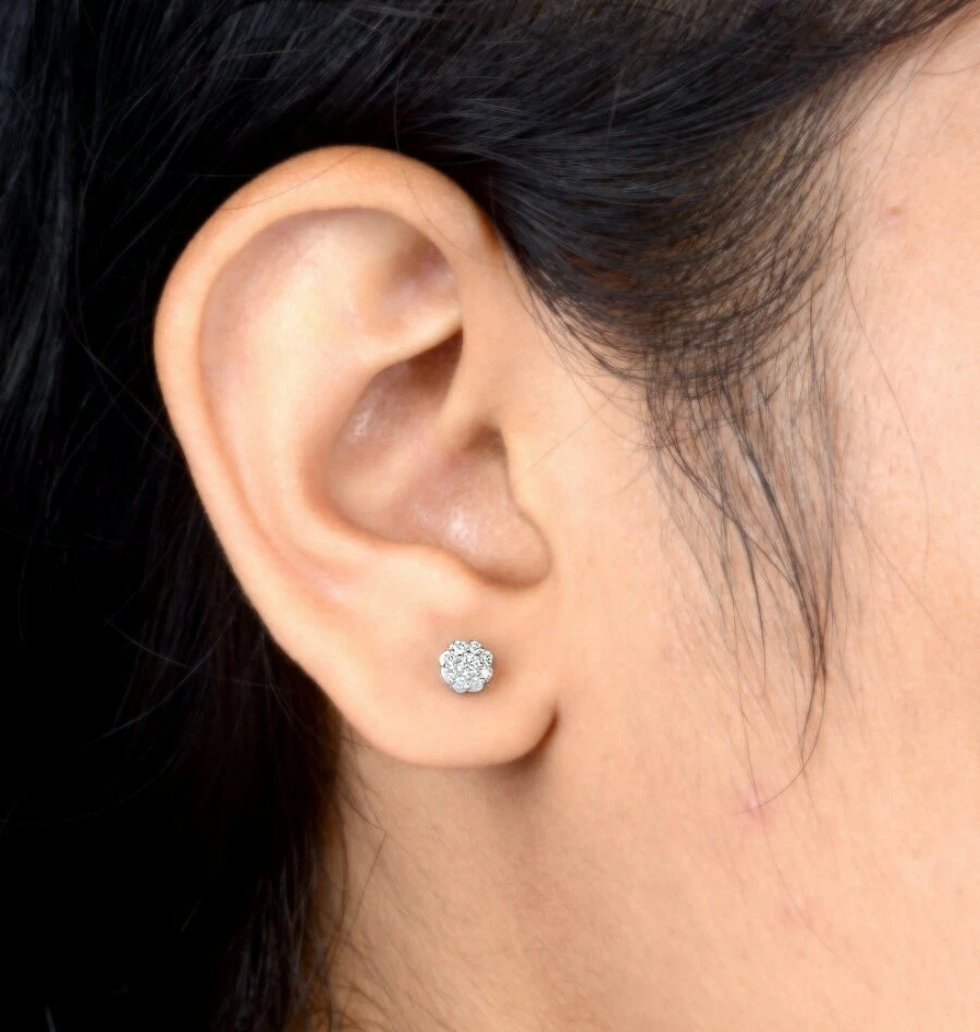 Conjunto de aretes con racimo de diamantes naturales de oro blanco de 14K para regalo de cumpleaños para mujer Foto 2 de 4