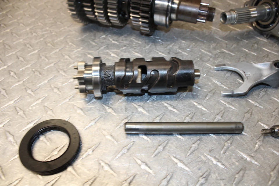 04 / 06 Yamaha R1 / YZF-R1 YZFR1 Transmission Drum Shifter Forks Trans Set OEM - Image 3 of 4