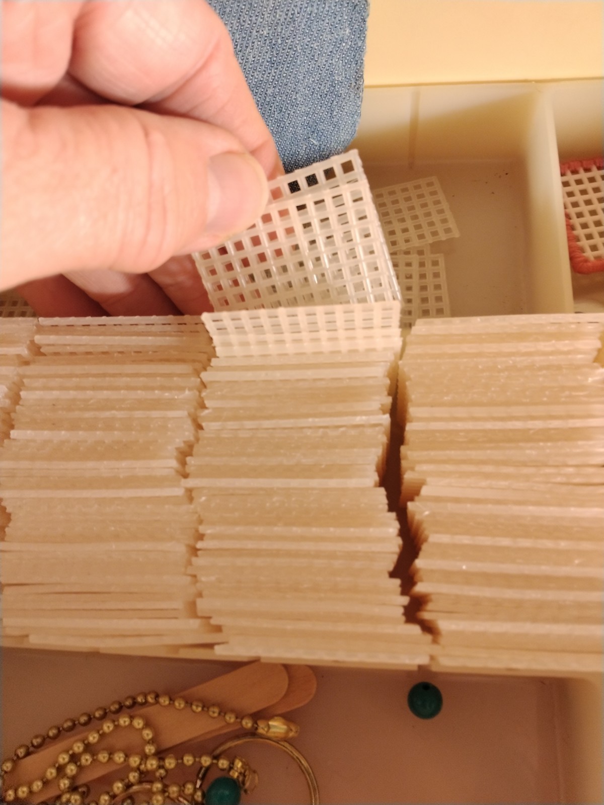 Wilson Wil-Hold  Lg. 14" x 9 x 8.5 "Sewing Box USA With 2 Trays & Accessories