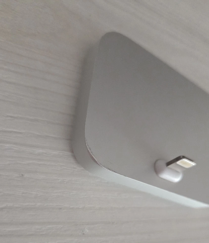 Apple iPhone Lightning Dock (Silver) - Immagine 2 di 4