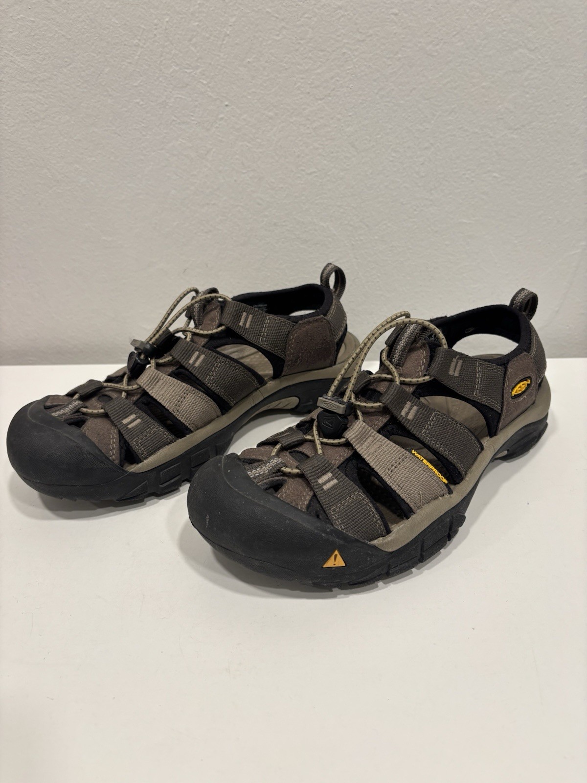 Sandali Keen punta chiusa taglia 8 US impermeabili outdoor escursionismo sentiero passeggio comodi