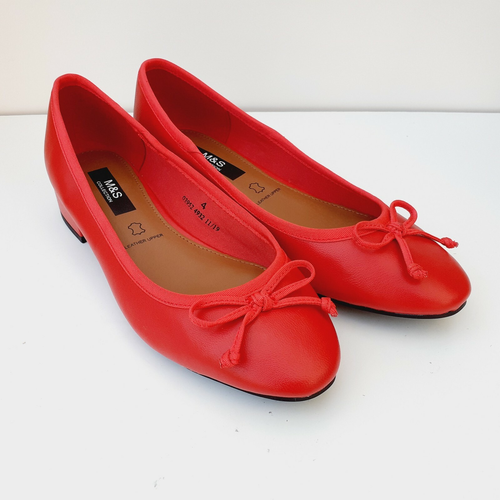 red shoes women flats
