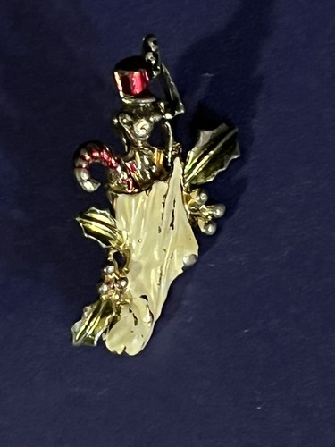 Vintage Gold Tone & Enamel Stocking Brooch Pin - Picture 2 of 3