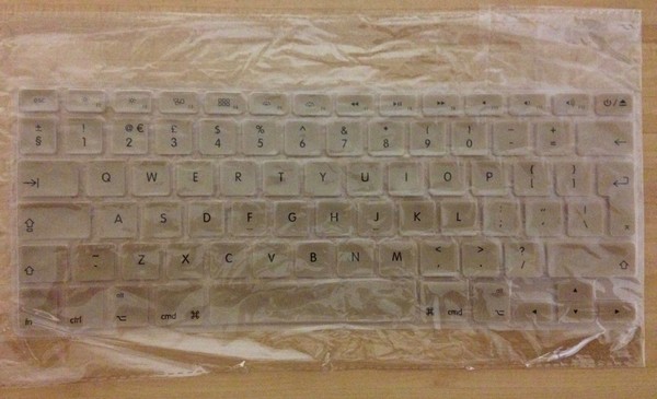 FUNDA PROTECTOR DORADO GOLD TECLADO INGLES EURO MACBOOK PRO 13-15" LAPTOP