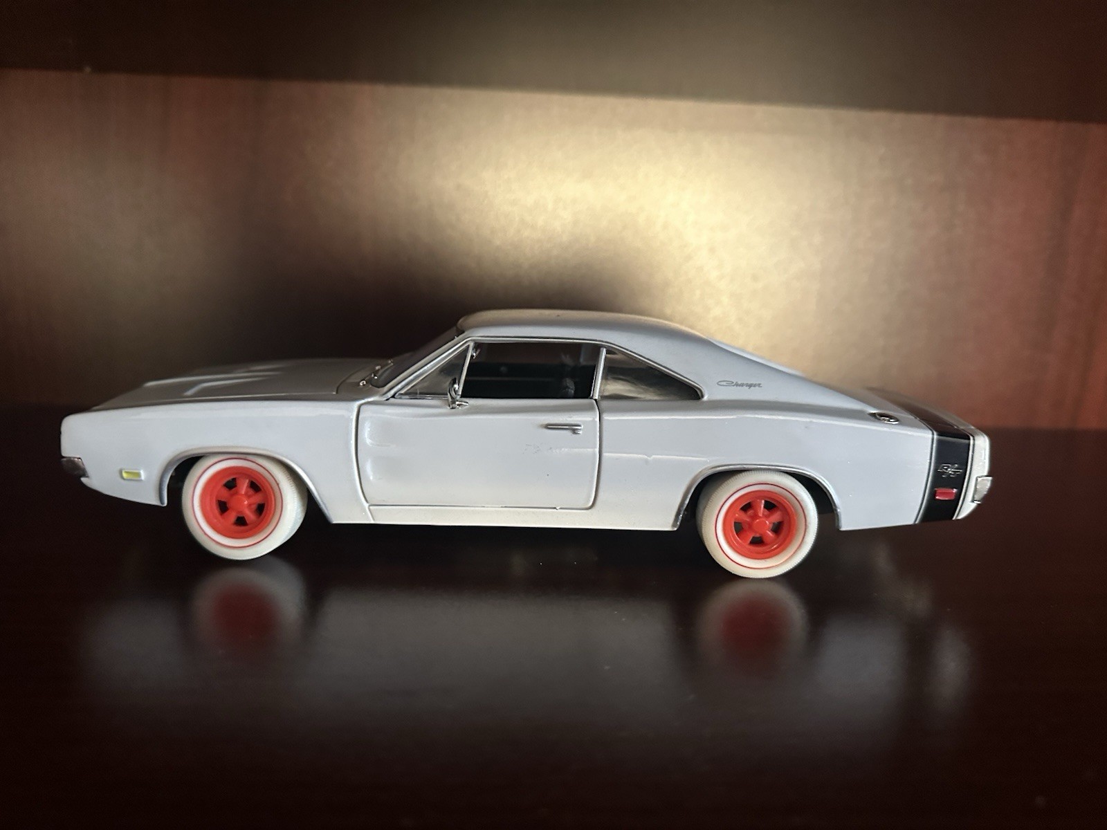 Johnny Lightning 1/24 1:24 White 1969 Dodge Charger R/T Chrysler LLC Diecast Car