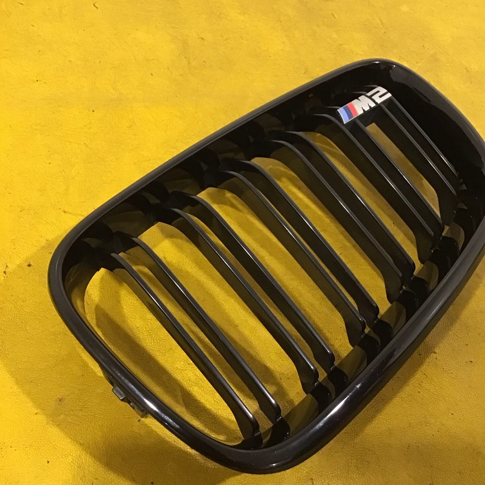BMW M2 2016 2017 2018 parrilla delantera izquierda lado del conductor 51712355447 OEM NEGRO Foto 3 de 4