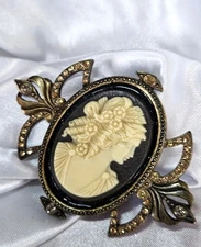 HUGE Sweet Romance Signed Vintage Gorgeous Rhinestone Cameo Brooch 11D5