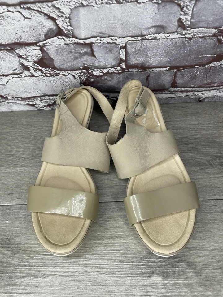 Sandalias de cuña TSUBO de charol suave topo con correa en el tobillo para mujer 8,5 M EE. UU./39,5 UE Foto 2 de 4