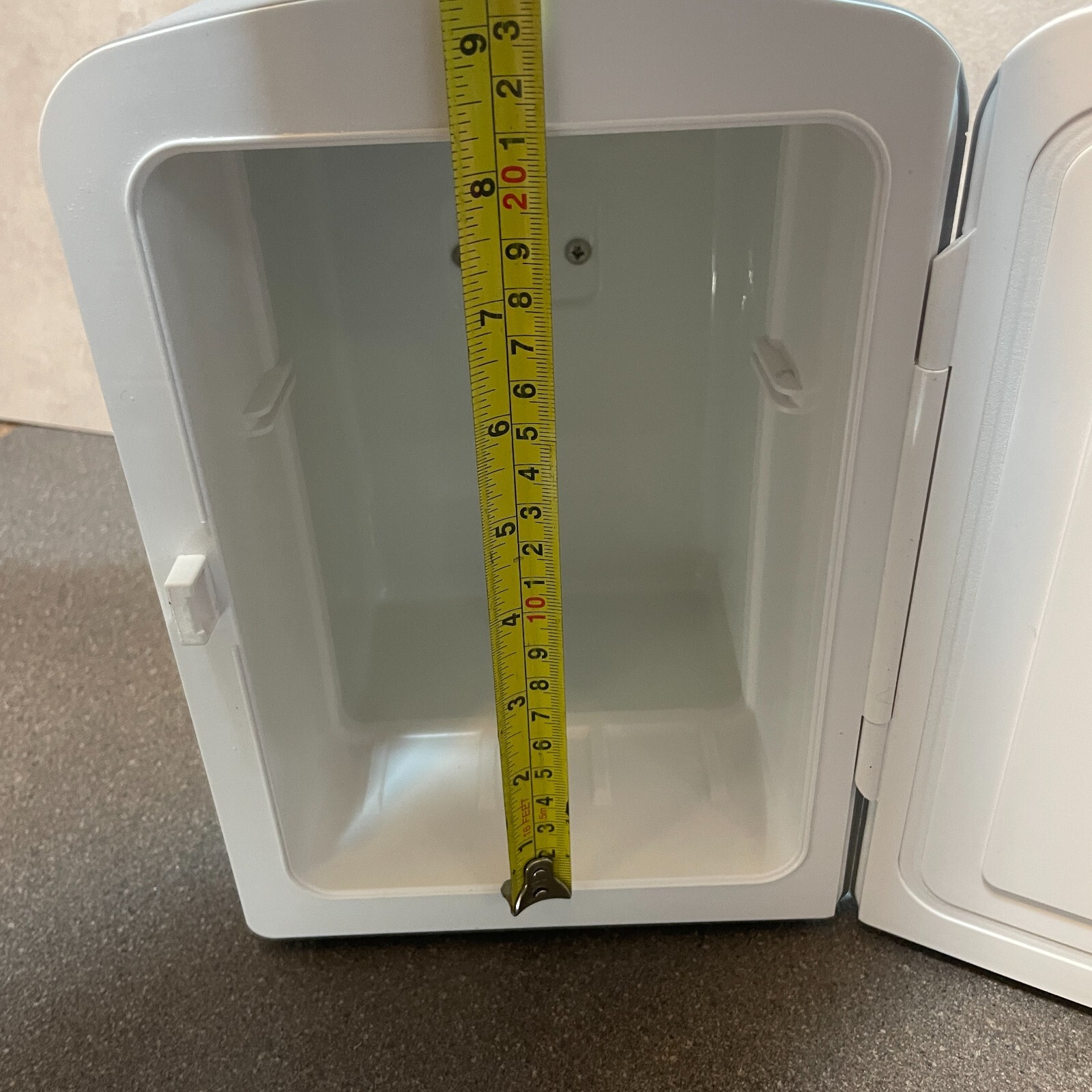 Blaupunkt Mini 4L Fridge Cooler, Ideal Bedroom, Office, Drinks Medicine