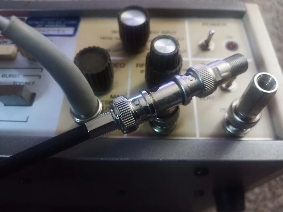 BK Precision 1251 Deluxe NTSC Signal Generator Includes cables and adapters - Изображение 3 из 4