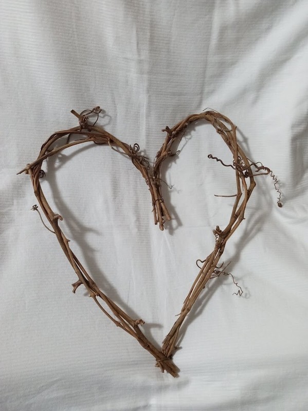 16" Grapevine Heart Decoration