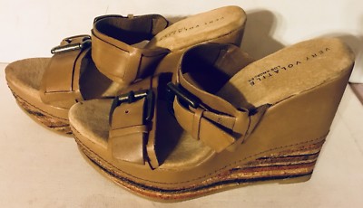 New Very Volatile Carry Open Toe Buckles Leather Wedge Heel Size 10, Los Angeles