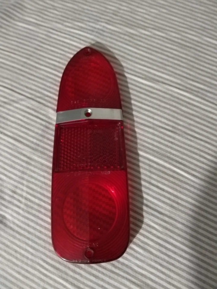 Lente de luz trasera Lucas L799 para una Triumph TR4 Foto 4 de 4