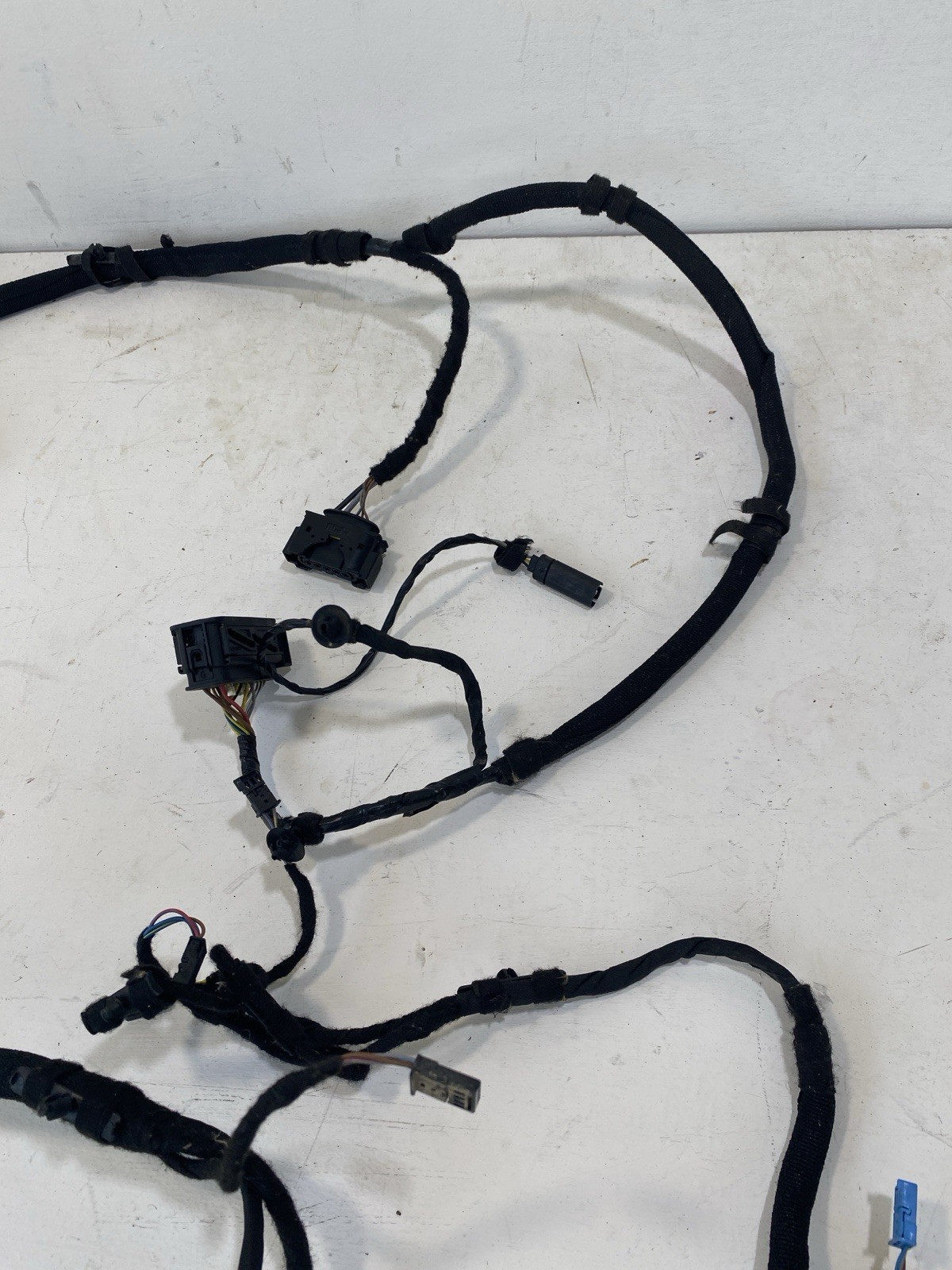 2014 - 2020 BMW I8 OEM RIGHT DOOR WIRING HARNESS 68589071