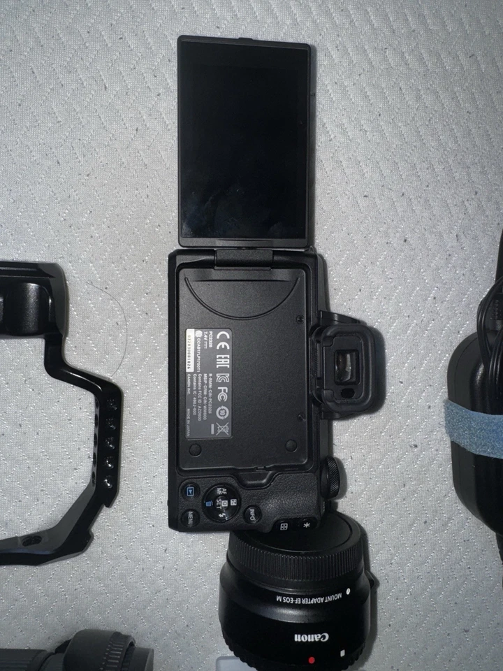 Cámara digital Canon EOS M50 sin espejo 24,1 MP con Sigma 17-50 mm f/2,8 Foto 3 de 4