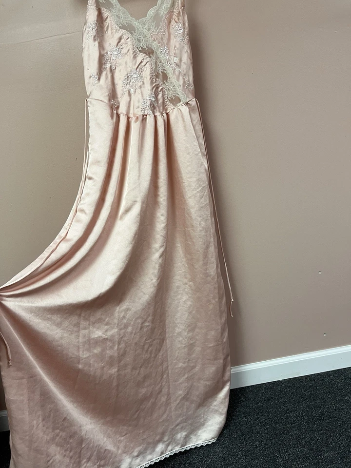 Vintage Christian Dior/Miss Dior Nightgown and Robe Size Medium Pink White Lace - Image 4 of 4