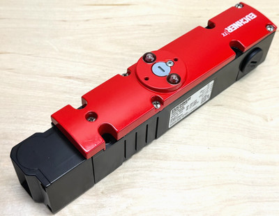 Euchner TX2C-A024M Electromechanical Safety Interlock Switch w/ Guard Locking