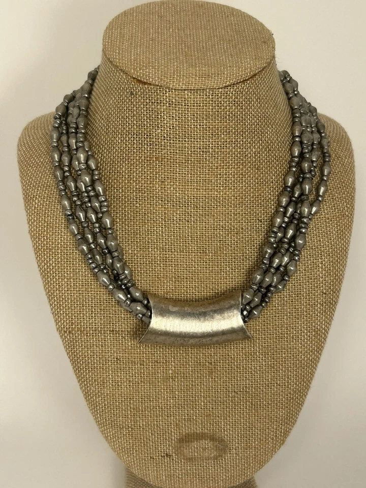 Collar llamativo Mon Bijou firmado diseñador peltre plateado con múltiples cuentas Foto 2 de 4