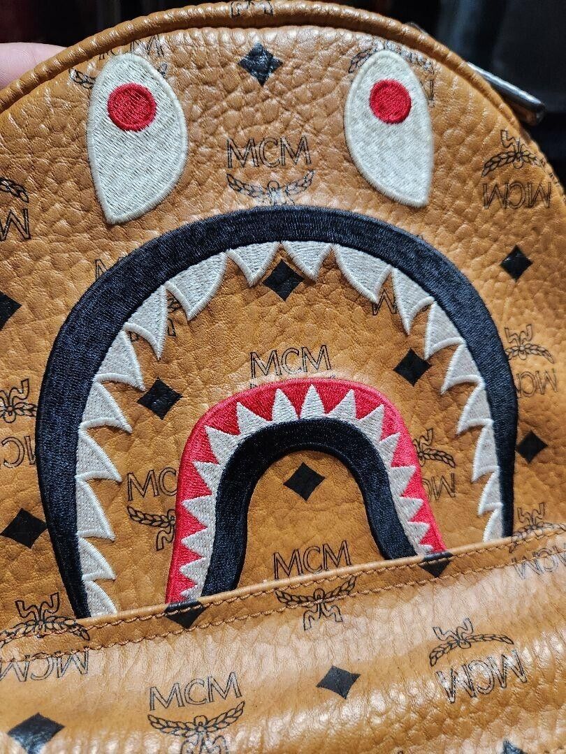 A Bathing Ape x MCM collaboration BACKPACK Shark Stark Used A Bathing Ape x MCM collaboration BACKPACK Shark Stark Used