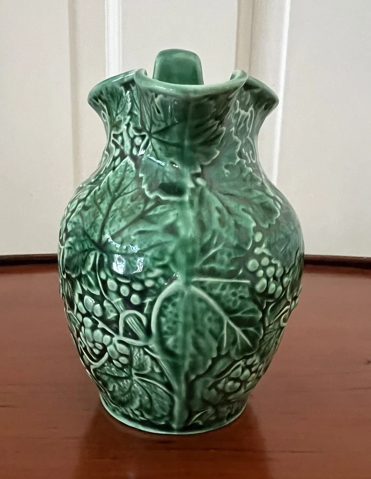 Винтажный кувшин Wedgwood Etruria & Barlaston Majolica Grape Leaf высотой 5 1/4 дюйма - Изображение 4 из 4