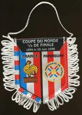 PENNANT FANION FOOT 10*9 CM FRANCE Vs PARAGUAY 1/8 WORLD CUP FRANCE 1998 - Photo 1/2
