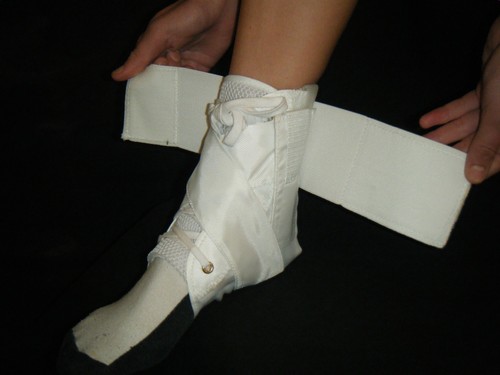 IPW Ankle Brace Stabilizing Support Basketball Netball Sprains Strains Aussie - Picture 6 of 8