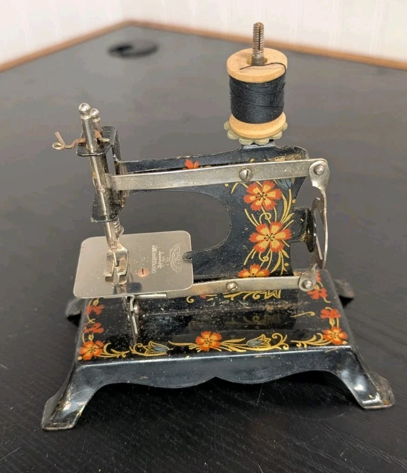 Vintage Casige Tin Sewing Machine Toy, W/ Box Made In Germany, Missing Crank - Image 2 of 4