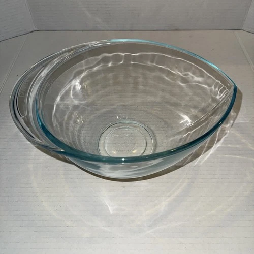 Pyrex Teardrop Clear Blue Tint Glass Mixing Batter Bowl 2.5 Qt 2.35 L #2225
