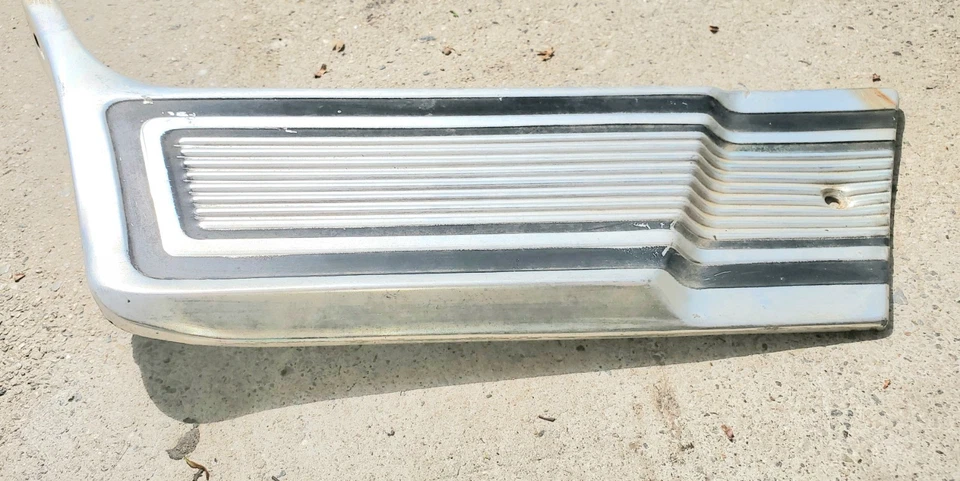 Moldura para guardabarros delantero derecho Ford Fairlane GT GTA 67 1967 Foto 2 de 4