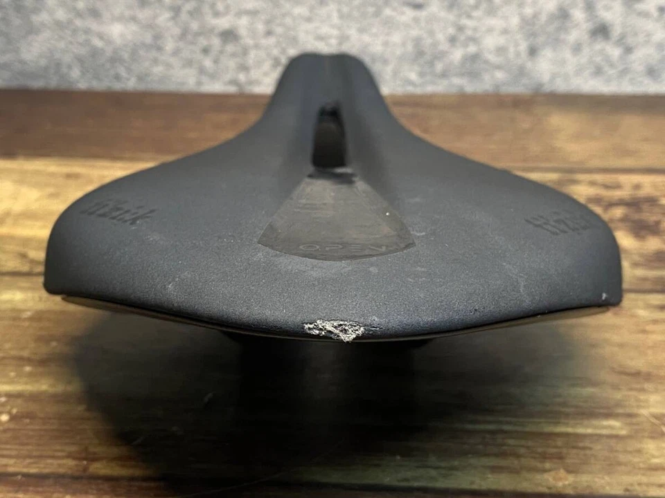 Sillín Fizik ARIONE R1 ABIERTO GRANDES Rieles de Carbono Negro Ligero y Duradero Foto 3 de 4