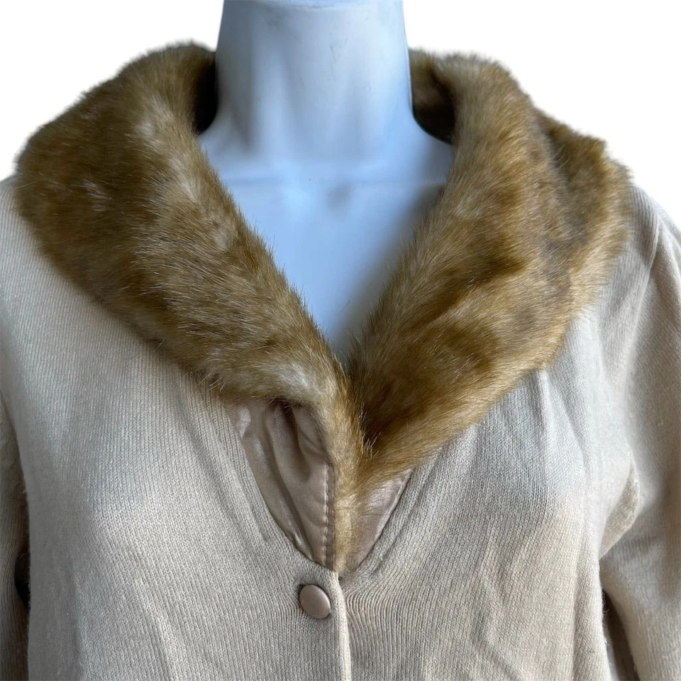 VTG HeartSoul Faux Fur Trim Cardigan Women's M Beige Button Sweater Old Money - Image 3 of 4