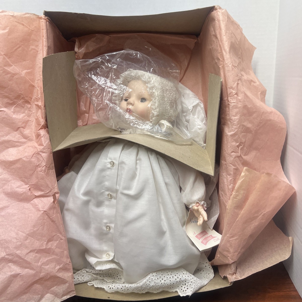 Vintage Madame Alexander VICTORIA 18